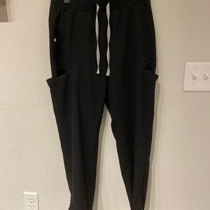 FIGS Kade Cargo Scrub Pant.